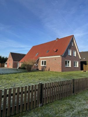 Haushälfte in ruhiger Lage mit herrlichem Blick ins Grüne!