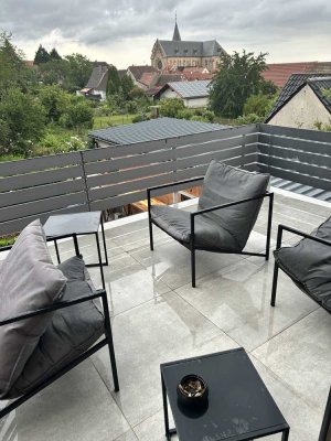 Stilvolle, neuwertige 5-Raum-Maisonette-Wohnung mit geh. Innenausstattung mit Balkon und EBK