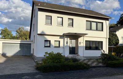Familientraum: Großes, freistehendes Einfamilienhaus mit Garten & Einliegerwohnung !