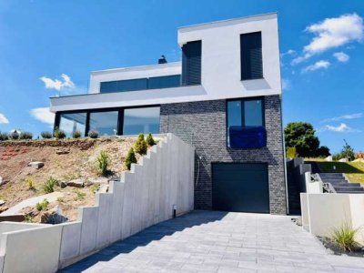 Ein Ort für das Besondere – mit Stil, Weite und Seeblick.