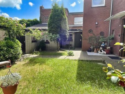 Ein-oder Zweifamilienhaus in Wesel Büderich. Als Paketverkauf