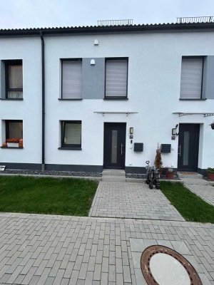 modern 4 BR townhouse, floor heating, AC, terrace - 2 miles to Clay