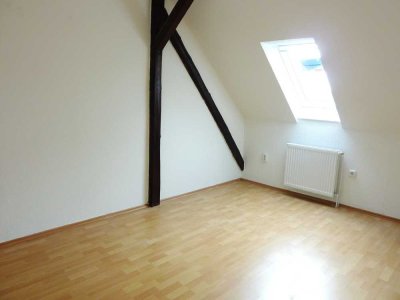Schöne 4-Zimmer-Dachgeschosswohnung mit EBK in Rickensdorf