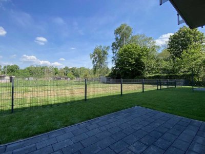 Zweitbezug-Moderne Neubauwohnung mit Marken EBK und großem Garten