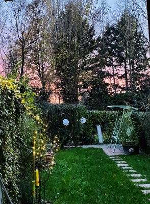 Geschmackvolle Wohnung mit vier Zimmern sowie Balkon und Einbauküche in Köln