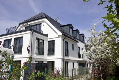 Neuwertige (BJ 2024) 2-Zimmer-Dachterrassenwohnung in Mehrfamilienvilla mit fünf Wohneinheiten
