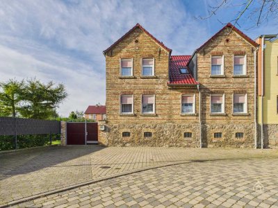 Wohnen am idyllischen Dorfteich – Platz für zwei Generationen