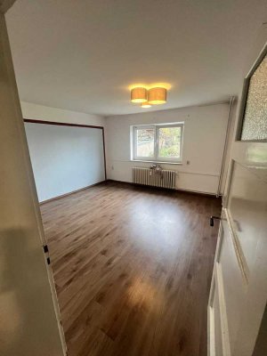 Charmante 3-Zimmer-Wohnung in renoviertem Haus mit neuer Fassade** im 1.Obergeschoss
