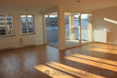 * großzügige 2 Zimmer-Wohnung im Stadtzentrum mit Loggia und EBK - ID 6660 *