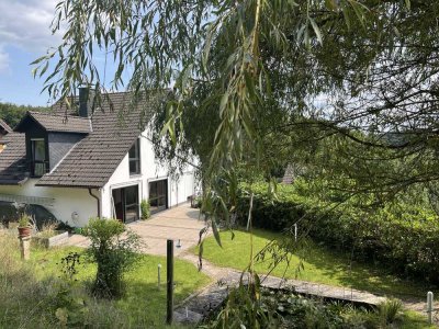 Modernes Wohnen & Arbeiten – freistehendes Architektenhaus mit Weitblick und potentiellem Bauland