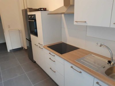 Kernsanierte Etagenwohnung mit Wohnküche und zwei Balkonen  in Bestlage am Stephanienufer!