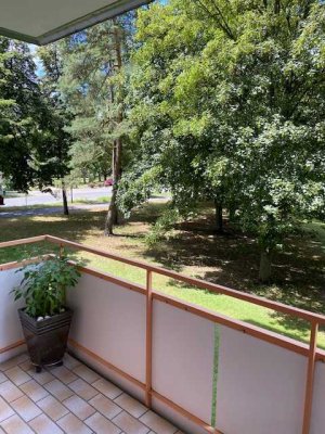 Stilvolle, modernisierte 2-Zimmer-Wohnung mit Balkon und EBK in Bamberg