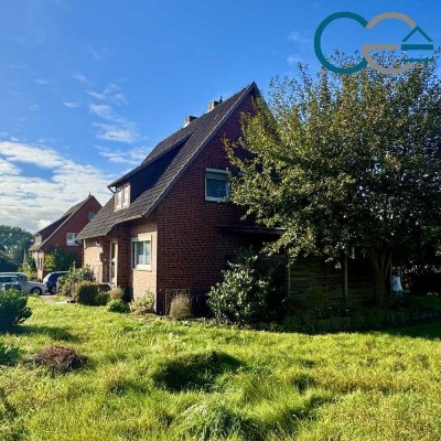 Charmantes Mehrfamilienhaus mit drei vermieteten Wohneinheiten / 2 Garagen / Balkon in Liebenau!