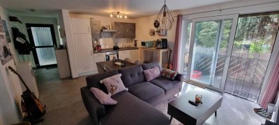 Sehr schöne 2-Zimmer-EG re-Wohnung mit Balkon und Küche