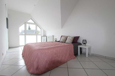 MANNELLA *Lichtdurchflutete DG-Wohnung mit Flair – stilvoll, ruhig und mit Westbalkon in Toplage*
