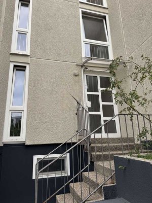 Drei-Zimmer-Wohnung mit Balkon in Stuttgart Untertürkheim, Nähe Inselbad