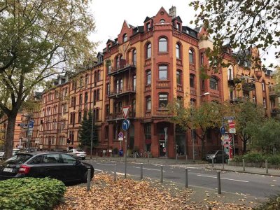 Lichtdurchflutete 2-Zimmer-Altbauwohnung im Westend mit praktischem Grundriss