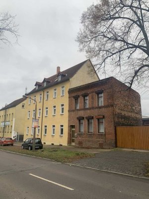 Haus in Halle mit 6 Schlafzimmern + Terrasse + Wintergarten!