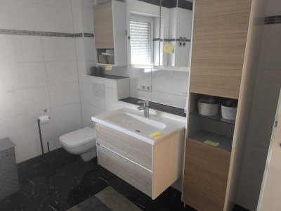 "Griesheim" Neuwertig, Schöne, geräumige drei Zimmer-WO, mit Einbauküche und Süd Balkon