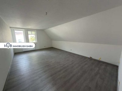 Großzügige 1-Zimmer-Wohnung im Dachgeschoss