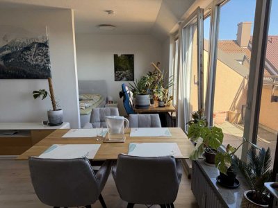 Ruhige Dachgeschosswohnung im Herzen von Zamdorf, mitten im Grünen.