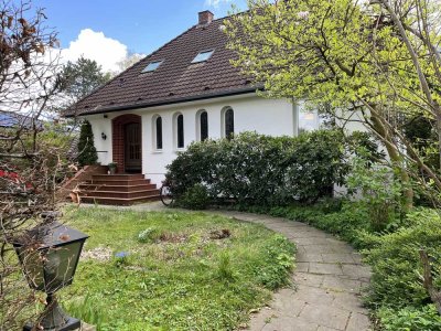 Großzügiges Einfamilienhaus mit Garten & Kamin in Bergstedt