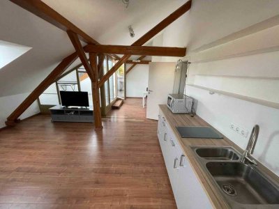 Helle 2-Zimmer-Wohnung mit Dachterrasse & Balkon  *teilmöbliert*