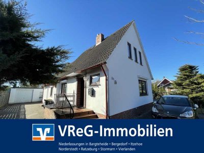 Ruhig gelegenes Einfamilienhaus mit zwei Garagen in Barmstedt zu verkaufen