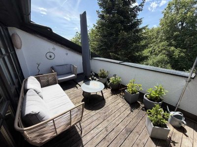Wunderschöne 2 Zimmer Dachgeschosswohnung im Grünen