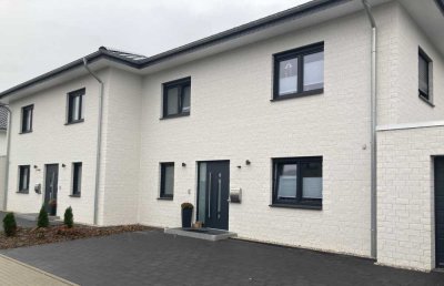 Hochwertige Doppelhaushälfte in Geseke Kernstadt 160 m² Wfl. Neubau KfW 55 A+