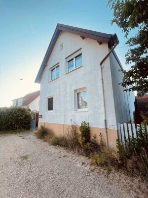 Charmantes Einfamilienhaus mit Garten, Anbau, Keller und 2 Stellplätzen