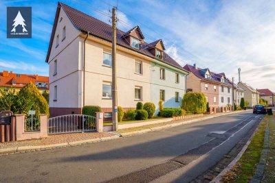 Drei Wohnungen, ein Apfelbaum und jede Menge Potenzial – wohnen, werkeln, wohlfühlen.