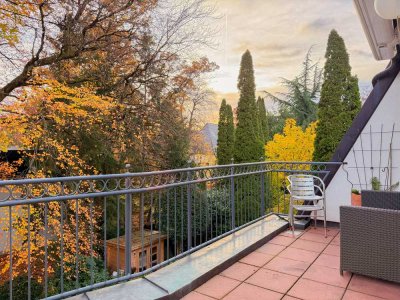 möblierte 3,5-Zimmer-Wohnung mit Einbauküche und Terrasse mit Blick ins Grüne in Solln