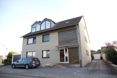 Hochwertige Wohnung im 3-Familienhaus mit Exposé