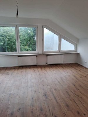 Von Privat: Geschmackvolle 1-Zimmer-Wohnung mit separater Einbauküche in Oberursel-Stierstadt