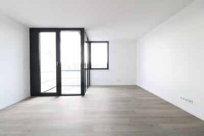 Lichtdurchflutetes Zimmer mit Loggia und moderner Markenküche – zentral & komfortabel