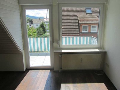 Freundliche 2,5-Zimmer-Wohnung mit gehobener Innenausstattung mit EBK in Dossenheim