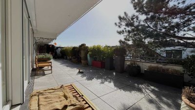 Lichtdurchflutetes Penthouse mit drei Dachterrassen in München-Harlaching