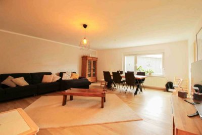 Modernisiert und großzügige  Erdgeschoss Wohnung mit Großem Garten Waldrandlage
