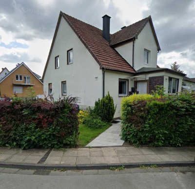 Freistehendes Zweifamilienhaus auf großem Grundstück (1.305 m²) in Bielefeld-Milse