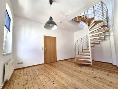Provisionsfrei: Helle Altbau-Maisonette mit 2 Bädern & Balkon - bezugsfrei im Samariterkiez