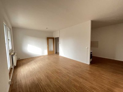Neu sanierte 1 Zimmerwohnung mit Balkon!