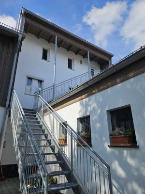 Schöne 2 Zimmer Dachgeschosswohnung mit Sonnenterrasse