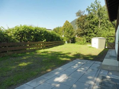 Neu renovierte Terrassen-Wohnung im Grünen