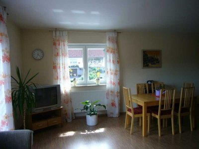 Freundliche und neuwertige 1-Zimmer-Wohnung mit geh. Innenausstattung mit Balkon und EBK