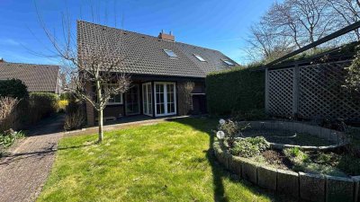 Gemütliche Doppelhaushälfte mit Vollkeller und Garage in Pinneberg