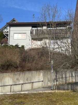 geräumiges Wohnhaus mit Einliegerwohnung und Pool