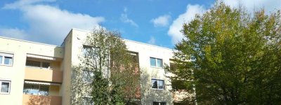 NÜRNBERG LANGWASSER-SÜD: GEPFLEGTE 2-ZIMMER-ETW MIT SÜDLOGGIA UND EINBAUKÜCHE IM 2. OG OHNE LIFT