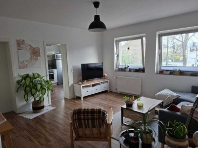 schöne 2 Zimmer Wohnung mit Einbauküche