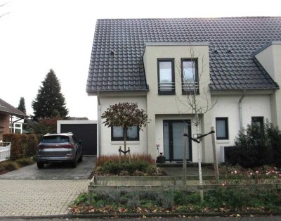 Hochwertige Doppelhaushälfte mit Komfort - modern Wohnen